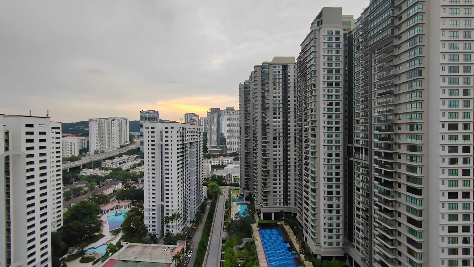 Apartment Mont Kiara Cozy 2 #2Bedroom With Balcony #Arcoris Kuala Lumpur